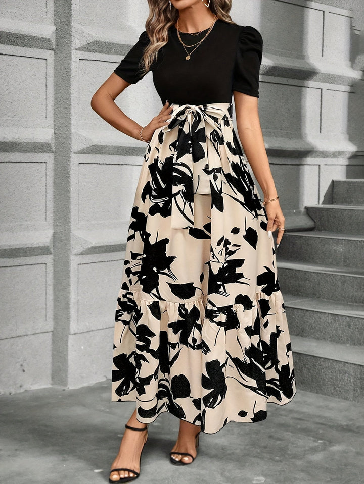 Briony - Robe Fleurie à Taille Haute avec Ourlet Flottant