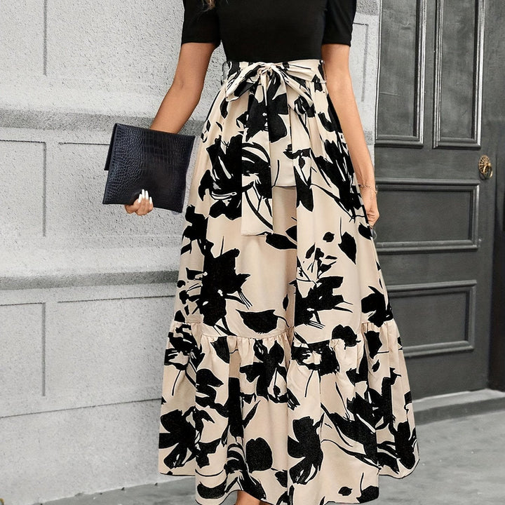 Briony - Robe Fleurie à Taille Haute avec Ourlet Flottant