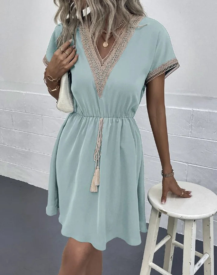 Josephine - Robe Boho Chic à Col V avec Ceinture Élévatrice